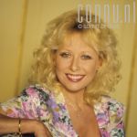 23-04-1991 Bonnie St. Clair at studio in Amsterdam. Photo: Govert de Roos/Connu

[keywords]Half Length, Eyecontact[/keywords]